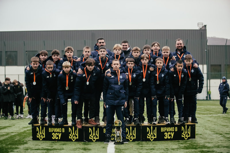 Фінал U12 — команди на полі після матчу